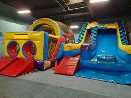 kids-indoor-amusement-center-for-parties-jumpers-california