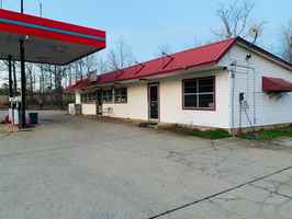 Shutdown Gas Station Property in Talladega, AL!
