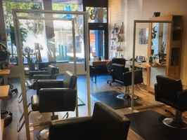 Stylist Salon-5 Chairs-Unbeatable Location