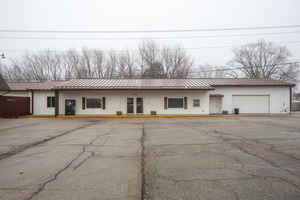 commercial-building-for-sale-in-oelwein-iowa