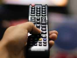 Online Advertising Network for TV Program Updates