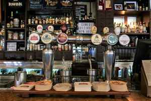 pub-style-bar-cafe-on-telegraph-oakland-california