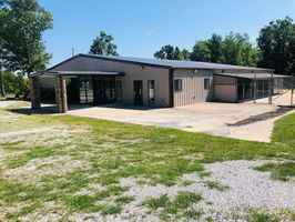 Commercial Building with Acreage in Houston, MO